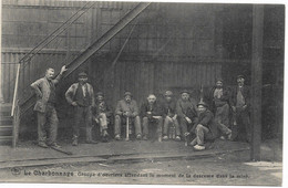 - 2719 - Le  Charbonnage  Groupe D'ouvriers  Attendant Le Moment De La Descente Dans La Mine - Autres & Non Classés