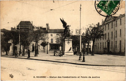 CPA ROANNE Statue Des Combattants Et Palais De Justice (338843) - Roanne