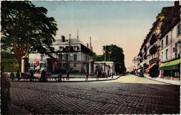 CPA ROANNE La Sous Préfecture Et Rue Alsace Lorraine (339232) - Roanne