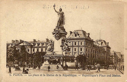 PARIS - La Place Et La Statue De La République - Statues