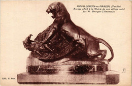 CPA MOUILLERON-en-PAREDS - Bronze Offert A La Mairie (637375) - Mouilleron En Pareds