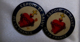 2 INSIGNES 14 / 18 : ESPOIR Et SALUT  FRANCE , Poilus WW1 GARDE DU SACRE COEUR  DE JESUS AU FRONT . Cie WHITEHEAD & HOAG - Boutons