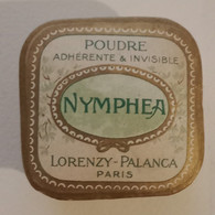 Belle Petite Boîte Parfumée Parfum Nymphea Lorenzy-Palanca à Paris Poudre Adhérente & Invisible 2 Cm X 4,5 Cm Superbe.E - Zonder Classificatie