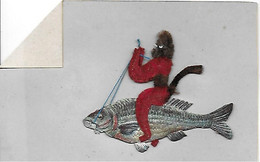 Carte Fantaisie - 1er AVRIL - Poisson D'Avril - Rare ! Relief Singe En Tissu Yeux En Perle Chevauchant Un Poisson - 1er Avril - Poisson D'avril