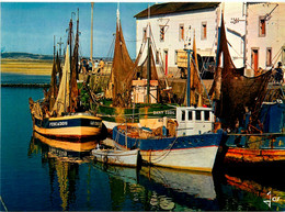 Le Croisic * Bateaux De Pêche Devant La Criée * Pêcheurs - Le Croisic