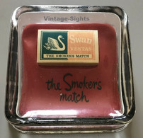 Swan Vestas 'The Smokers Match' Glass Counter Tray (UK ~1940s) - Articoli Pubblicitari