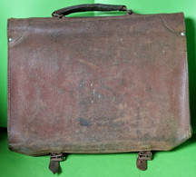 Ancien SAC D'école En CUIR épais "cavalier" 2 Poches - Dessin Fin Du Grain - Utilisation Durant 2 Générations -Vers 1940 - Lederwaren