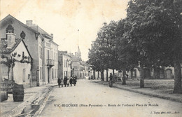 VIC-BIGORRE (65-Hautes-Pyrénées) La Route De Tarbes Et Place De Monda - Vic Sur Bigorre