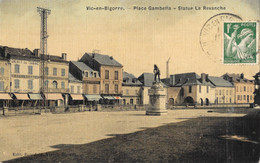 VIC-BIGORRE (65-Hautes-Pyrénées) Place Gambetta Et Statue La Revanche - Vic Sur Bigorre