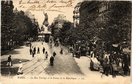 CPA PARIS (3e) La Rue Turbigo Et La Statue De La Republique (564468) - Statues