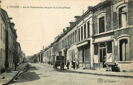 Fresnes * La Rue De Valenciennes , Vue Prise De La Grand Place * Commerce Magasin PIETTE COUSIN - Fresnes