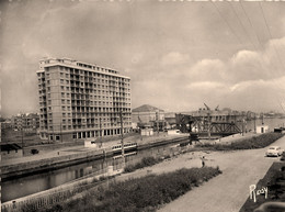 St Nazaire * Le Pont Roulant Et Le Building * Le Port - Saint Nazaire