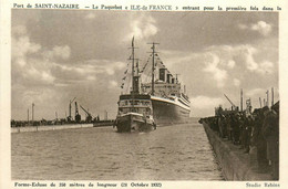 St Nazaire * Vue Sur Le Port * Le Bateau Paquebot ILE DE FRANCE Entrant Pour La Première Fois Dans La Forme écluse - Saint Nazaire