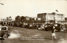 Deauville * Plage Fleurie * Le Casino Hôtel Royal Vu Du Carrefour Gontaut Biron * Automobile Voiture Ancienne - Deauville