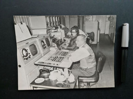 Schaltraum Im SFB-Fernsehstudio, Berlin, Theodor-Heuss-Platz, Fotoabz. Matt 16,5x22 Cm Rücks. Papierspuren - Oggetti