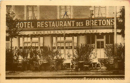 Rennes * Façade Hôtel Restaurant Des Bretons , Veuve IRIS CADIOU Propriétaire * Pub Publicité Au Verso - Rennes