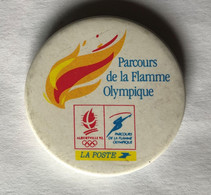 Ancien Badge Jeux Olympiques D'Albertville 92 - Parcours De La Flamme Olympique - Uniformes Recordatorios & Misc