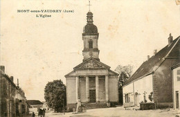 Mont Sous Vaudrey * La Place De L'église Du Village - Autres & Non Classés