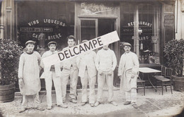 PARIS - RESTAURANT Maison Gve. VIEL - Un Groupe De Peintres, Face à L'entrée Du Marché - Carte Photo à Situer - Ristoranti