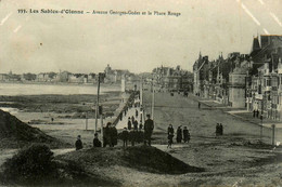 Les Sables D'olonne * Avenue Georges Godet Et Le Phare Rouge - Sables D'Olonne