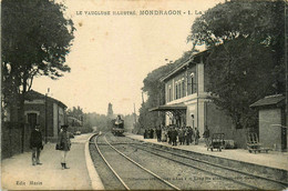 Mondragon * La Gare Du Village * Arrivée Du Train * Ligne Chemin De Fer - Sonstige & Ohne Zuordnung