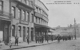 DENAIN - Les Grèves Du Nord - La Garde Du Bar Du Travail à Denain - Denain