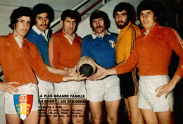 Petit Poster De La Plus Grande Famille Du Rugby : Les Spanghero, Découpé Dans Télé Poche - Rugby