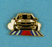 1 PIN'S // ** LANCIA DELTA HF INTEGRALE 16V / MARTINI ** - Rallye