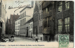 Bruges La Façade De La Maiosn De Bois Rue De L'Equerre Colorée Et Circulée En 1905 - Brugge