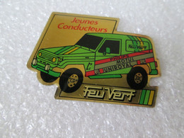 PIN'S    FEU VERT  TOYOTA  PARIS DAKAR - Toyota