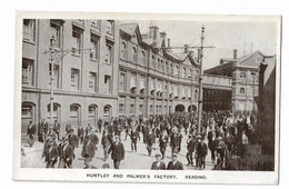 Postcard, Berkshire, Reading, Huntley And Palmer's Biscuit Factory, People, Building, Street. - Reading