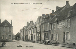 Villefranche D'allier * La Rue De Moulins * Hôtel Du Lion D'or Veuve LASSALAT * Automobile Voiture Ancienne - Andere & Zonder Classificatie