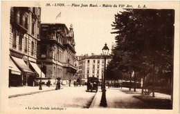 CPA LYON Place Jean-Mace. Mairie Du VIIe Arr. (462939) - Lyon 7