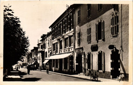 CPA St-PALAIS Rue THIERS (412288) - Saint Palais