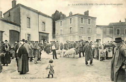 La Roche Sur Yon * Un Coin Du Marché Aux Gorets * Foire Aux Cochons Porcs * Place - La Roche Sur Yon