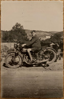 Moto - Carte Photo - Motocyclette Ancienne De Marque ? Automobile Transport - Motorbikes