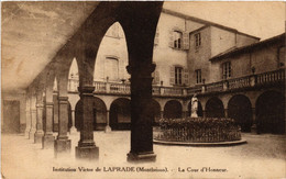 CPA MONTBRISON - Institution VICTOR De Laprade - La Cour D'Honneur (487602) - Montbrison