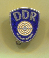 Archery Shooting - Germany DDR Association Federation, Vintage Pin Badge Abzeichen, Enamel - Boogschieten