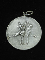 Médaille X Eme Fête Fédérale De Gymnastique Féminine .DINARD 20.21.22 Juillet 1929     **** EN ACHAT IMMEDIAT **** - Professionnels / De Société