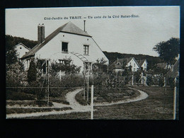 CITE JARDIN DU TRAIT                                  UN COIN DE LA CITE ST ELOI - Le Trait