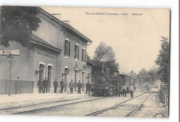 CPA 57 Vic Sur Seille La Gare Et Le Train - Vic Sur Seille