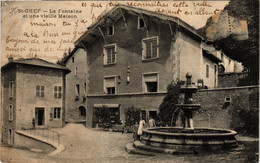 CPA St-CHEF - VLa Fontaine Et Une Vieille Maison (434055) - Saint-Chef