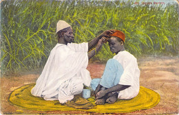 CPA Afrique - Nigéria - Hausa Barber - C. M. S. Bookshop Lagos - Illustration - Colorisée - Travail - Métier - Nigeria