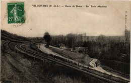 CPA VILLEMEUX - Route De DREUX - Les Trois Moulines (385673) - Villemeux-sur-Eure