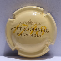 Capsule De Champagne - Moët Et Chandon - Crème Jaune - - Moet Et Chandon