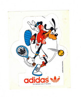 Autocollant Adidas Tennis Raquette Sport Goofy Dingo Chien Dog Cane Hund 犬  Walt Disney Productions 狗 En TB.Etat - Autocollants