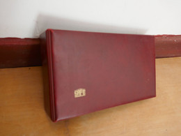 BEL ALBUM ROUGE SAFE+ VIDE+  ENV. 38 PAGES  POUR 80  LETTRES +BON ETAT+=>DE PREF. A PRENDRE PARIS - Reliures Et Feuilles