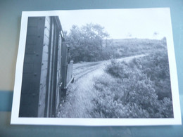 PHOTO PHOTOGRAPHIE NOIR ET BLANC CHEMINS DE FER DES COTES DU NORD TRAIN QUITTE PAIMPOL  AOUT 1956 - Trains
