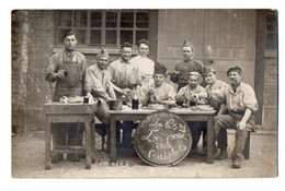 CPA 3308 - MILITARIA - Carte Photo Militaire - Un Groupe De Soldats ¨ La Pose Des Cuistots ¨ - Personnages