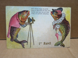 PREMIER AVRIL Carte Fantaisie Gaufrée Poissons Appareil Photo - Fotografia